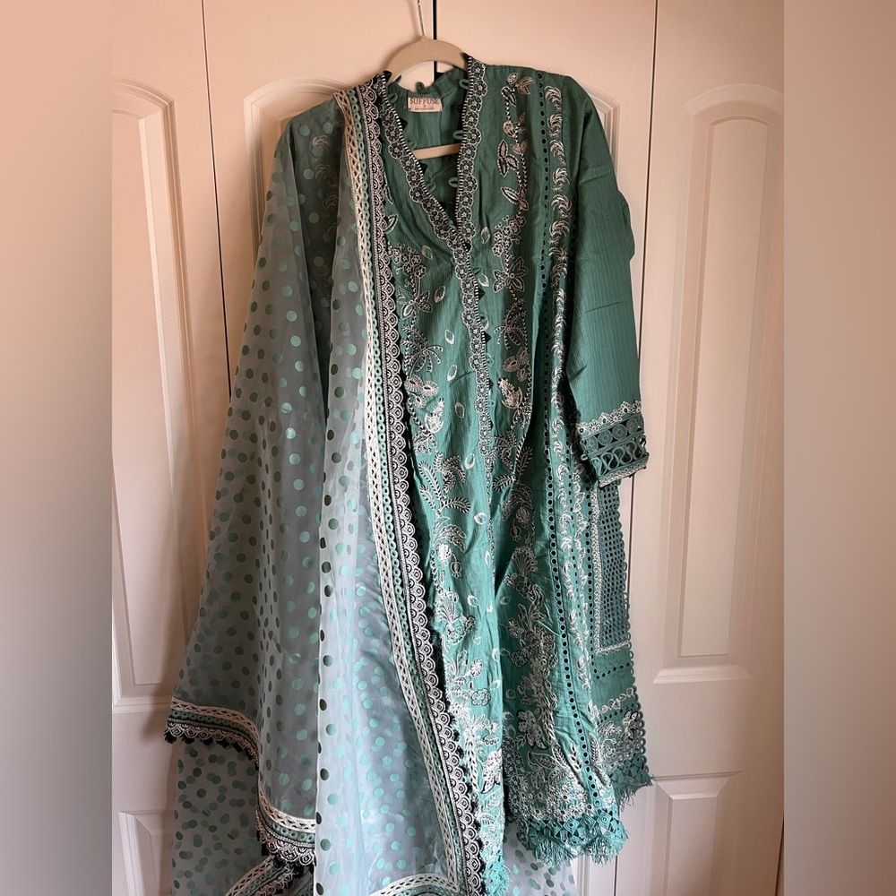 Suffuse by Sana Yasir Teal Green Embroidered 3-Piece Suit Size M